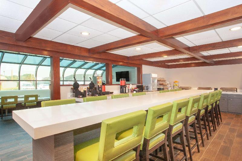 هتل Wyndham Garden Fort Wayne