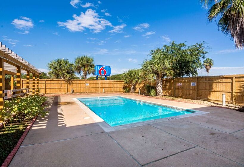 Motel 6 Freeport, Tx