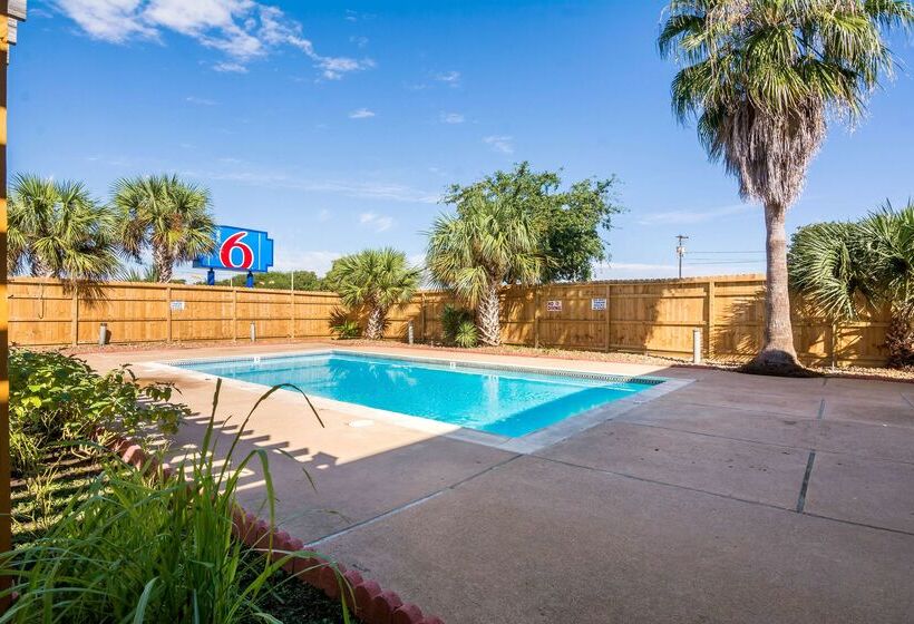 Motel 6 Freeport, Tx