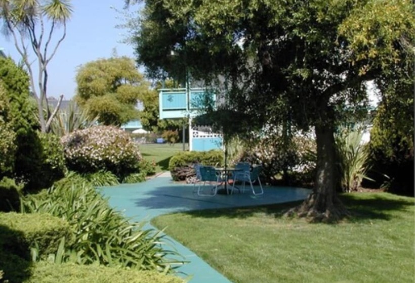 فندق على الطريق Coral Reef Inn & Condo Suites