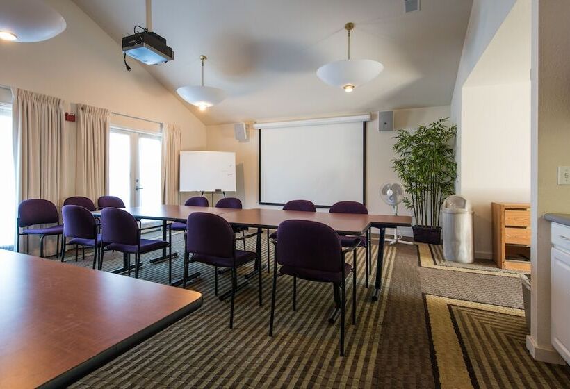 فندق على الطريق Coral Reef Inn & Condo Suites