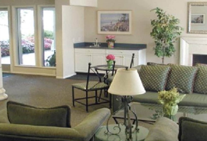 فندق على الطريق Coral Reef Inn & Condo Suites