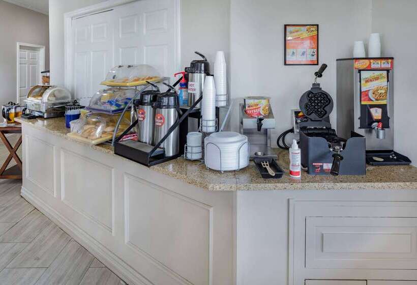 מוטל Days Inn & Suites By Wyndham Huntsville