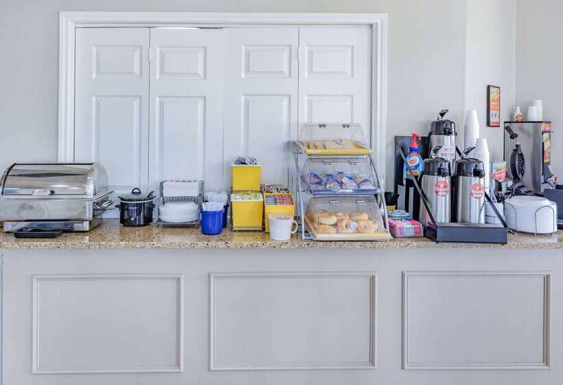 מוטל Days Inn & Suites By Wyndham Huntsville