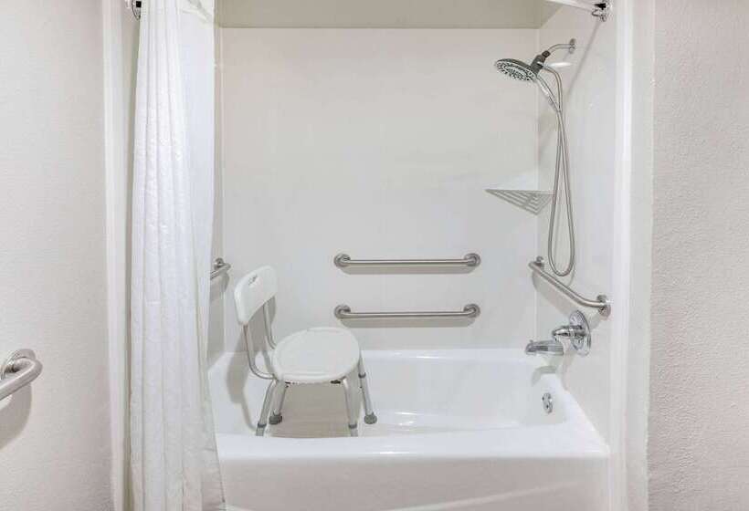 מוטל Days Inn & Suites By Wyndham Huntsville