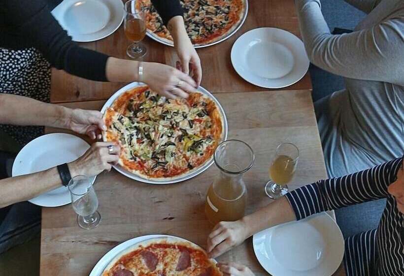 هاستل Tuatara Lodge