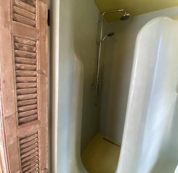 مبيت وإفطار So Hum