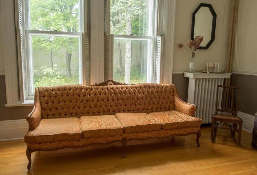 بنسيون Auberge De La Visitation