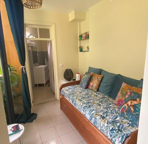 膳宿费 Dazk Golden Estate