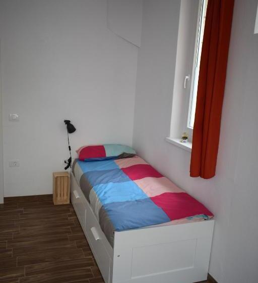 هاستل Sobe Argo Izola