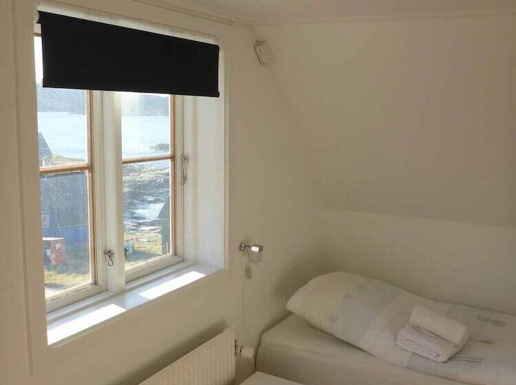 هتل Café De Upernavik