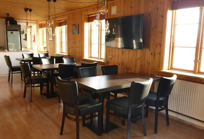 هتل Café De Upernavik
