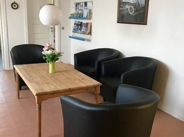 هتل Café De Upernavik