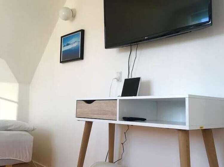 هتل Café De Upernavik