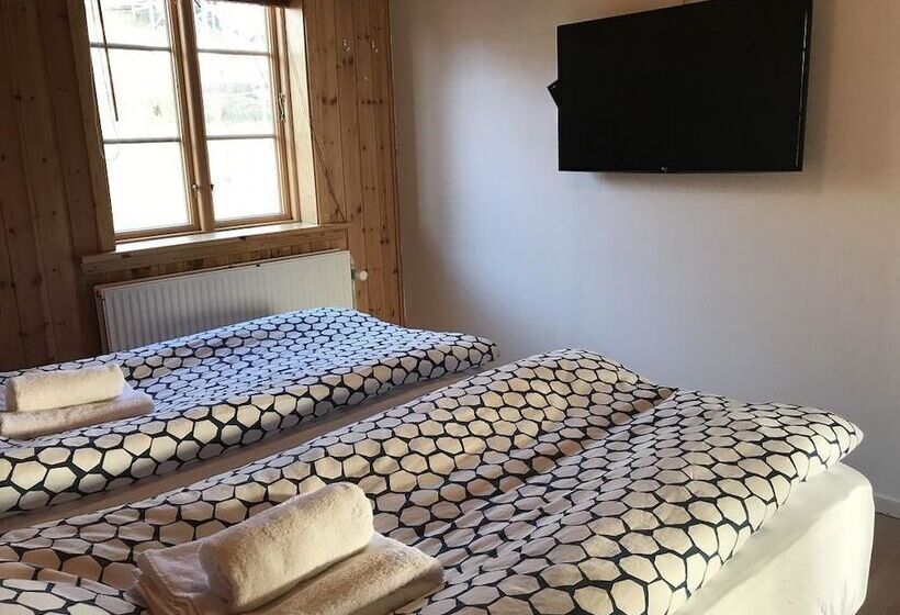 هتل Café De Upernavik