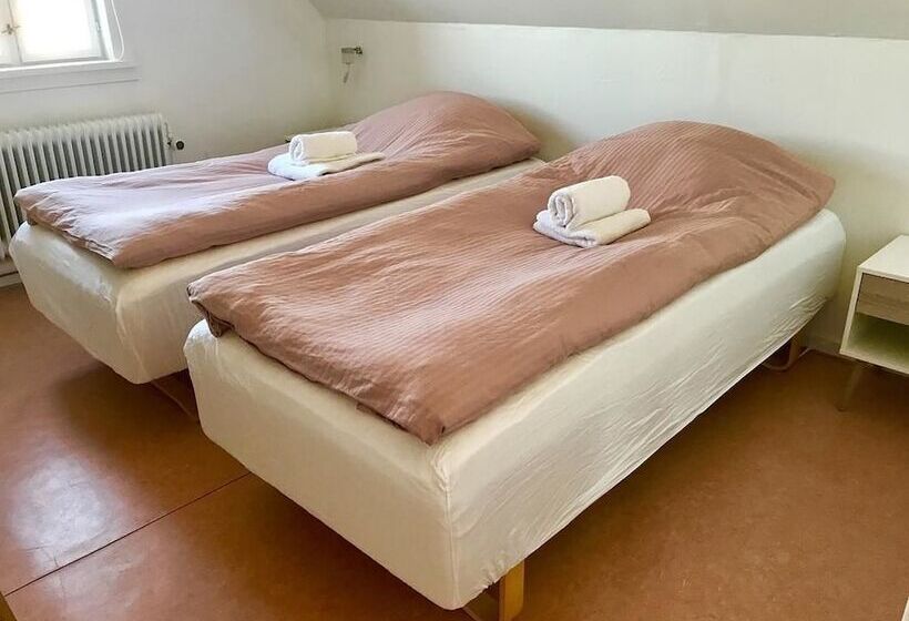 هتل Café De Upernavik