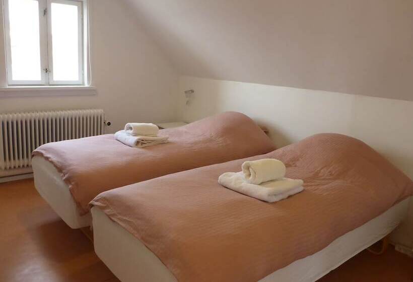 هتل Café De Upernavik