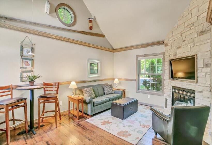 فندق Fish Creek Inn