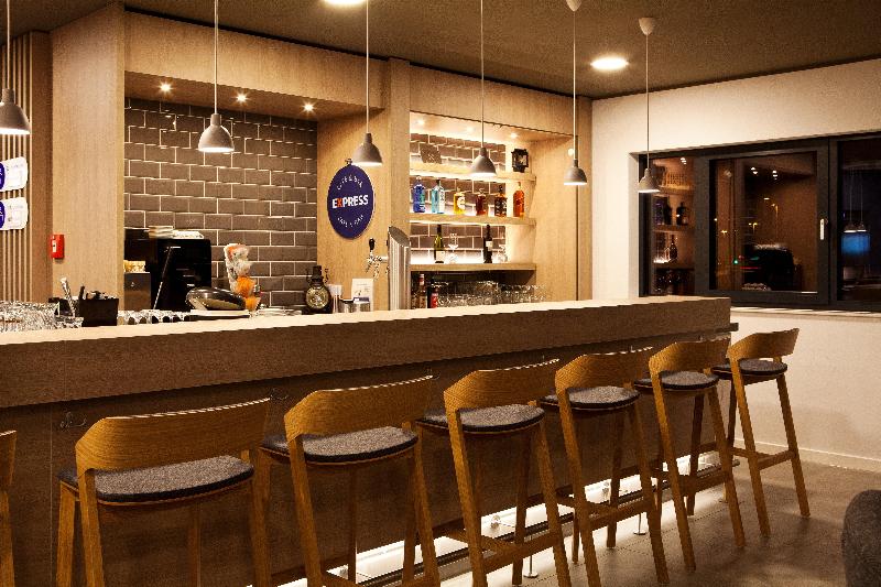 Отель Holiday Inn Express Kaiserslautern, An Ihg