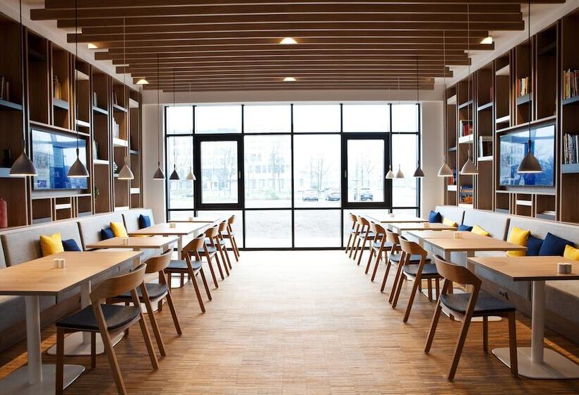 Отель Holiday Inn Express Kaiserslautern, An Ihg