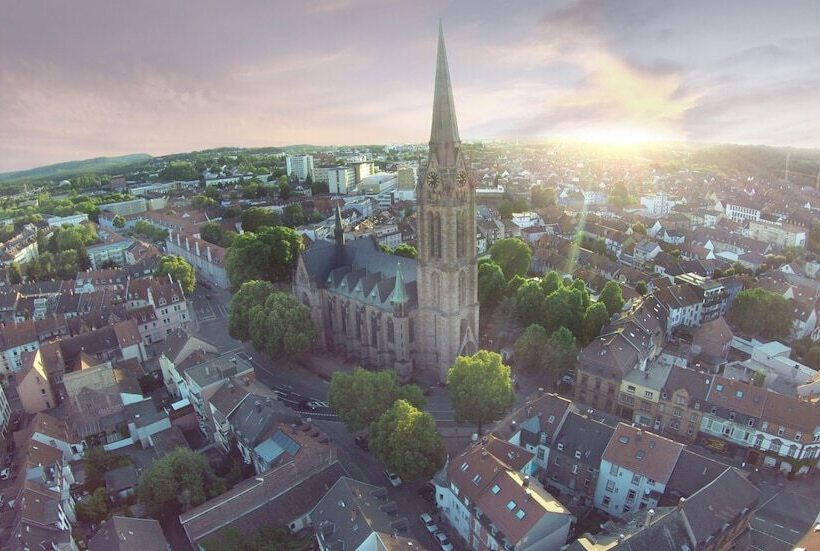 Отель Holiday Inn Express Kaiserslautern, An Ihg