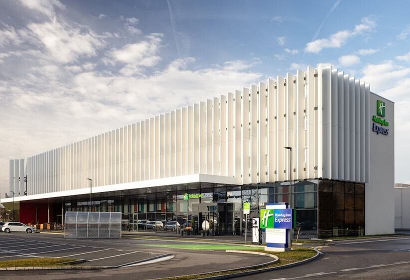 Отель Holiday Inn Express   Aarburg   Oftringen, An Ihg