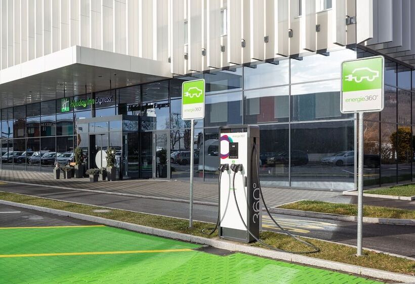 Отель Holiday Inn Express   Aarburg   Oftringen, An Ihg