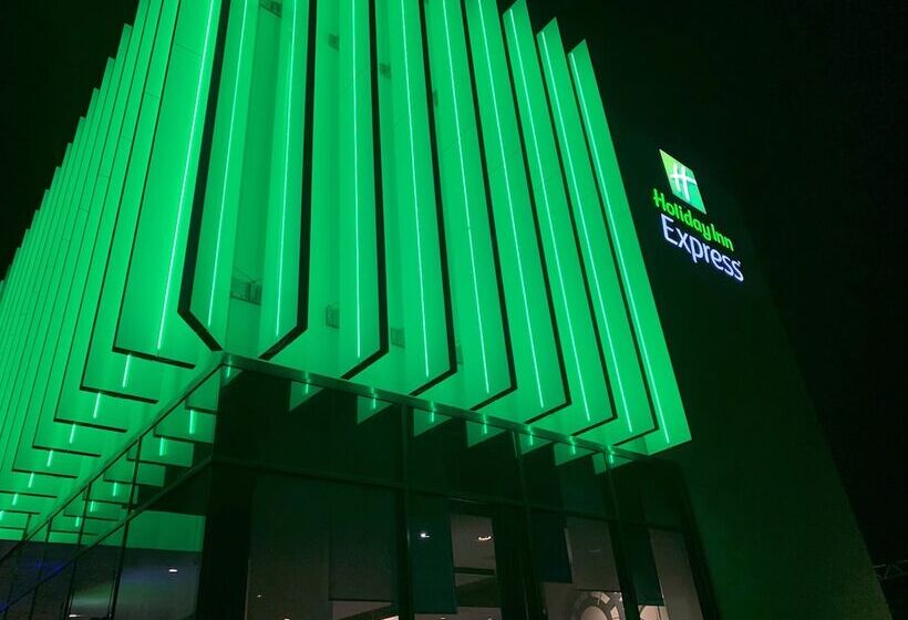 Отель Holiday Inn Express   Aarburg   Oftringen, An Ihg