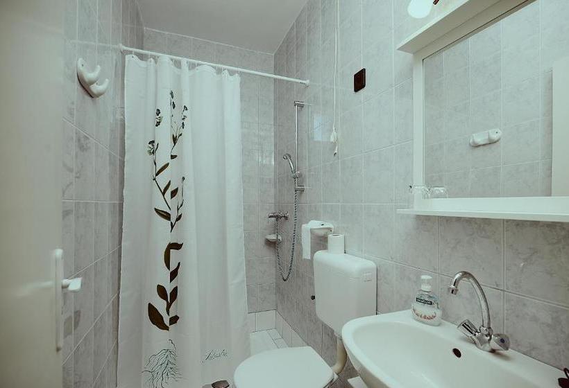 بنسيون Twin Pines Apartment