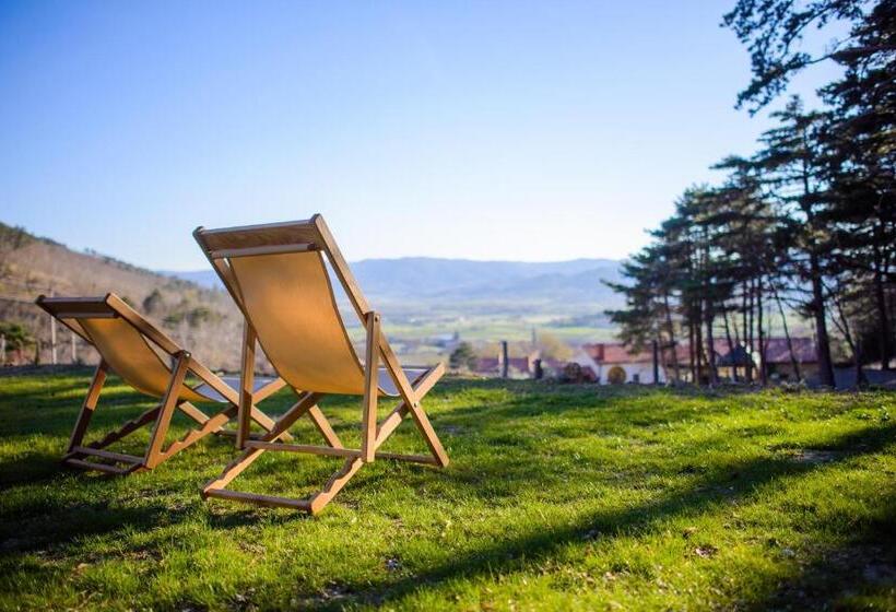 تختخواب و صبحانه Theodosius Forest Village   Glamping In Vipava Valley
