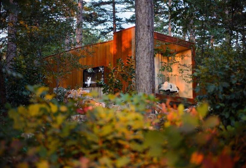 تختخواب و صبحانه Theodosius Forest Village   Glamping In Vipava Valley
