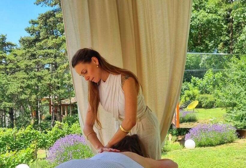 تختخواب و صبحانه Theodosius Forest Village   Glamping In Vipava Valley