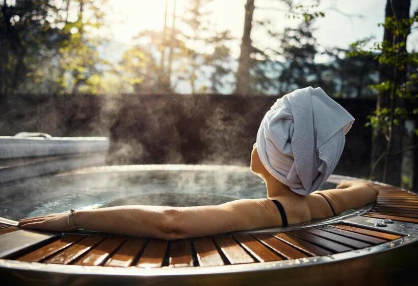 تختخواب و صبحانه Theodosius Forest Village   Glamping In Vipava Valley