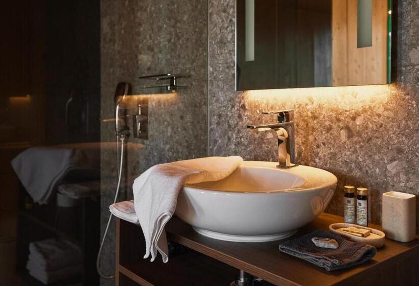 تختخواب و صبحانه Theodosius Forest Village   Glamping In Vipava Valley