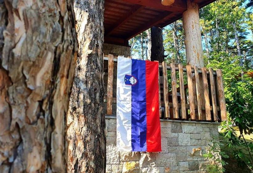 تختخواب و صبحانه Theodosius Forest Village   Glamping In Vipava Valley