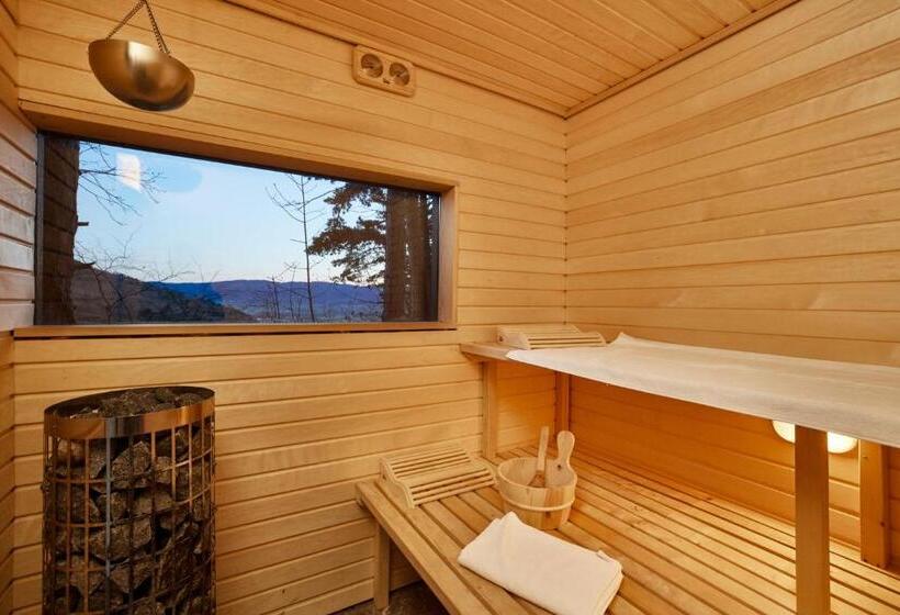 تختخواب و صبحانه Theodosius Forest Village   Glamping In Vipava Valley