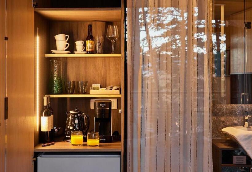 تختخواب و صبحانه Theodosius Forest Village   Glamping In Vipava Valley