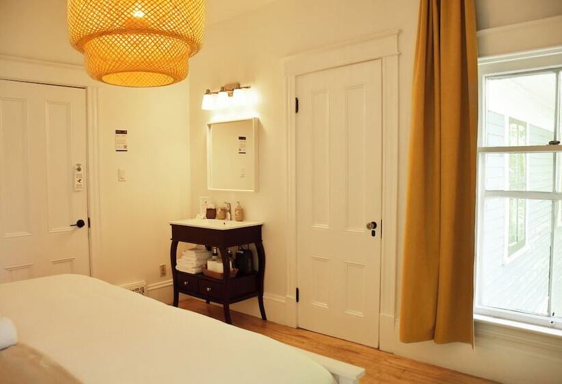 Du Vieux Port By Bower Boutique Hotels