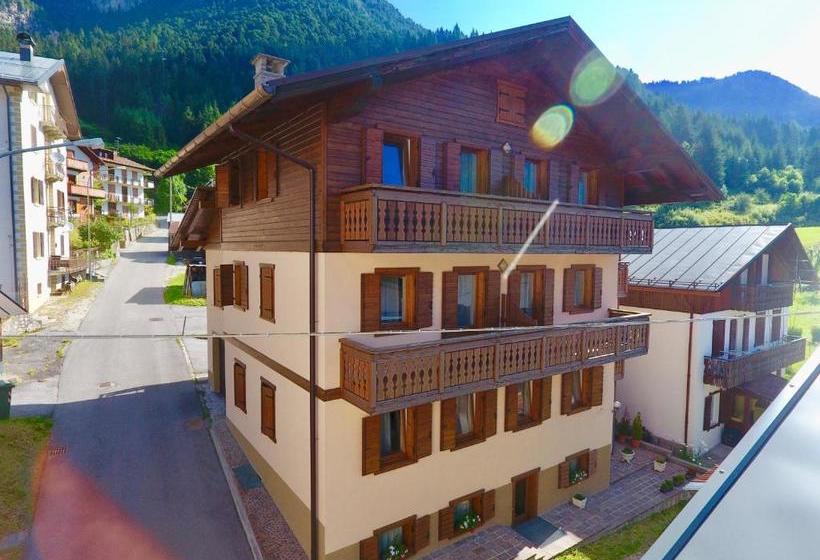 ホテル Ajarnola Locazioni Turist