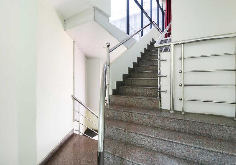 호텔 Oyo 27738 Ghala Residency Inn