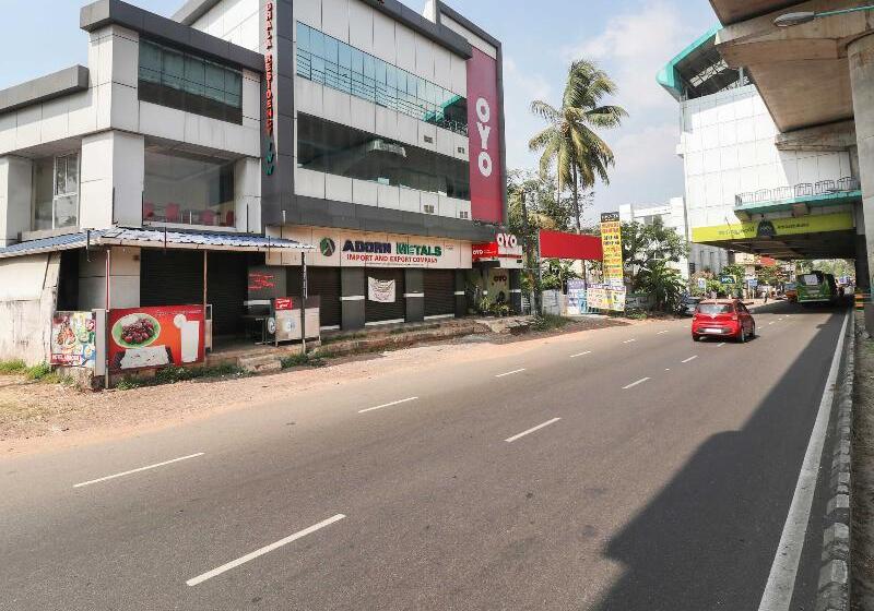 호텔 Oyo 27738 Ghala Residency Inn