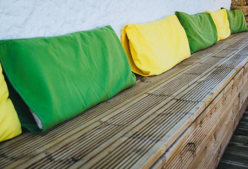 Oasis Backpackers Hostel Sintra Surf