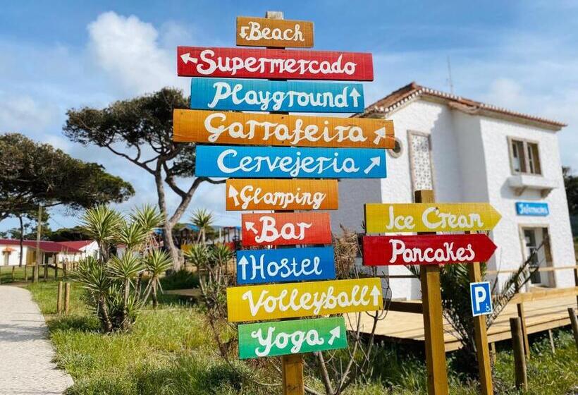 Oasis Backpackers Hostel Sintra Surf