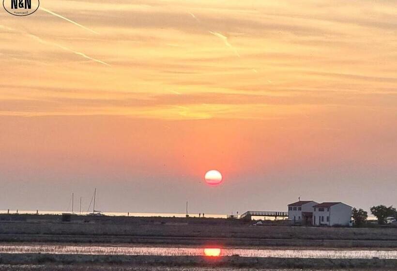 Пансион N&n Apartments And Rooms By Locap Group