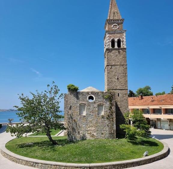 Пансион N&n Apartments And Rooms By Locap Group