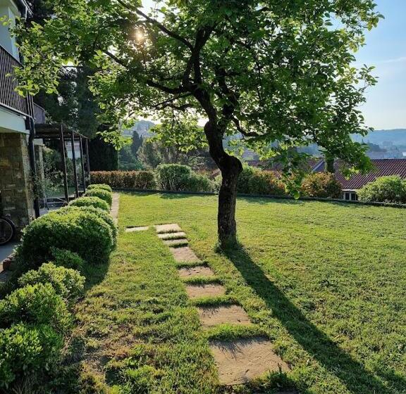 Пансион N&n Apartments And Rooms By Locap Group