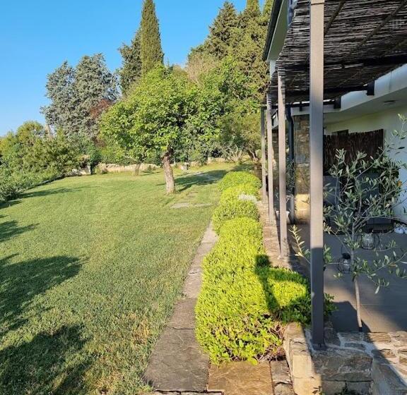 Пансион N&n Apartments And Rooms By Locap Group