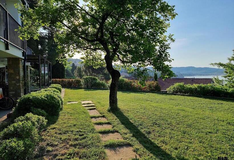 Пансион N&n Apartments And Rooms By Locap Group