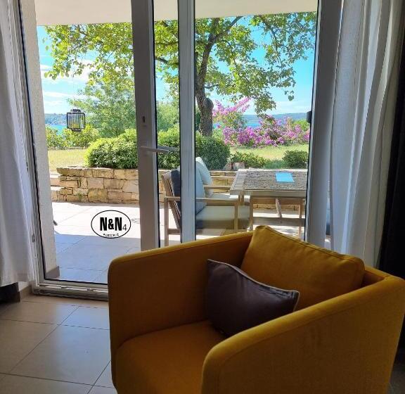 Пансион N&n Apartments And Rooms By Locap Group