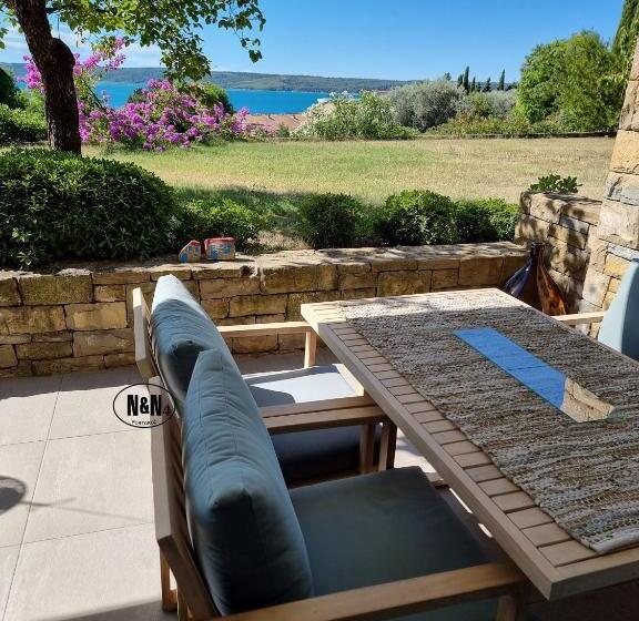 Пансион N&n Apartments And Rooms By Locap Group